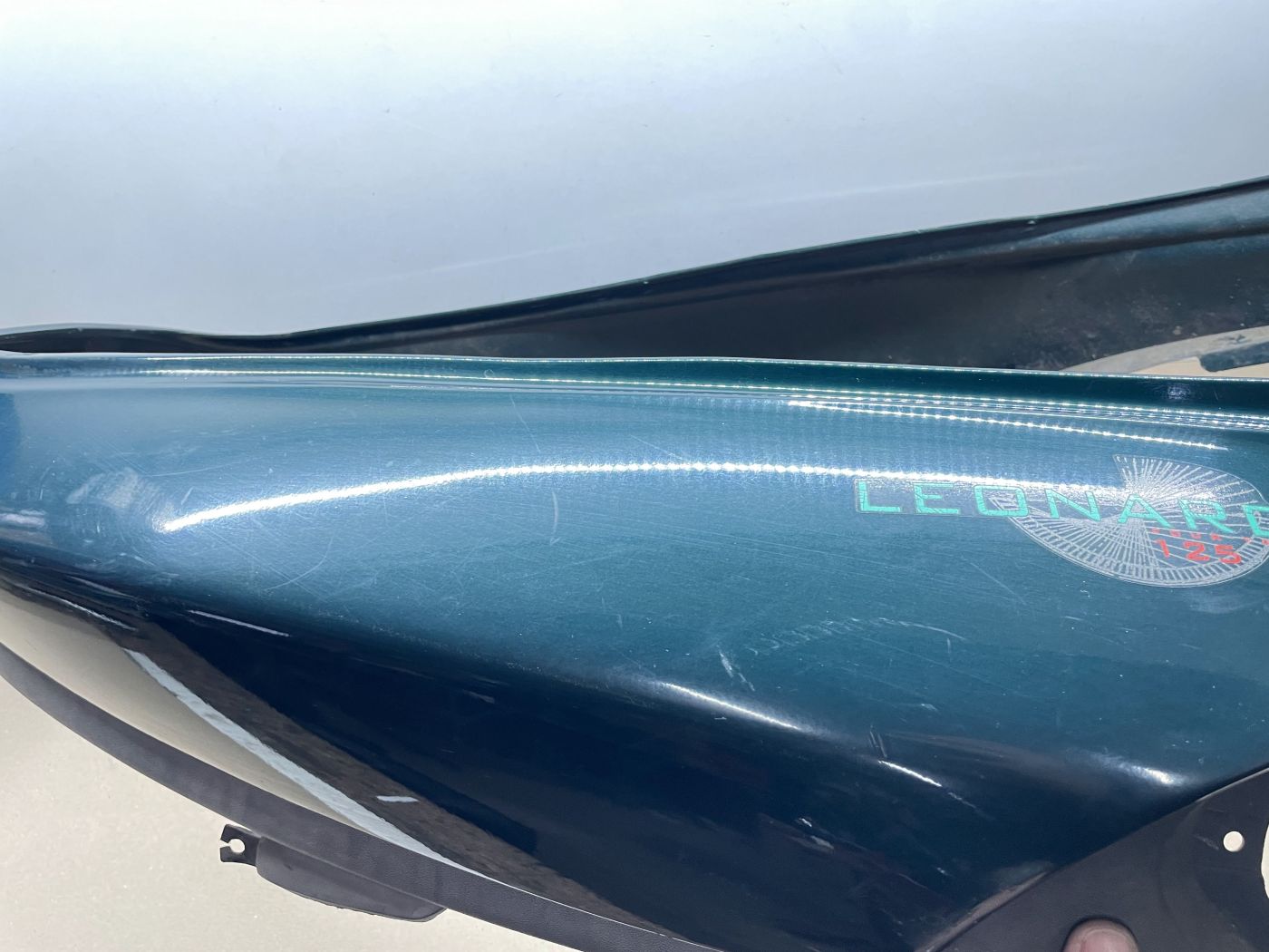 Aprilia Leonardo 125 - Heck Verkleidung Abdeckung Backe fairing (109-1)