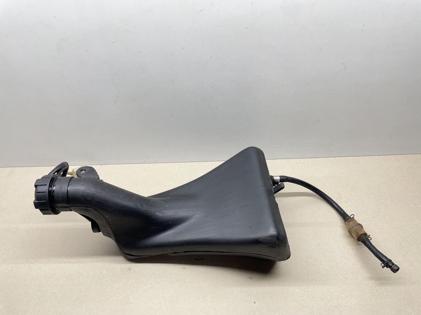 Atala Byte RT10 - original Öltank oiltank Öltankstopfen Deckel  (102-17)