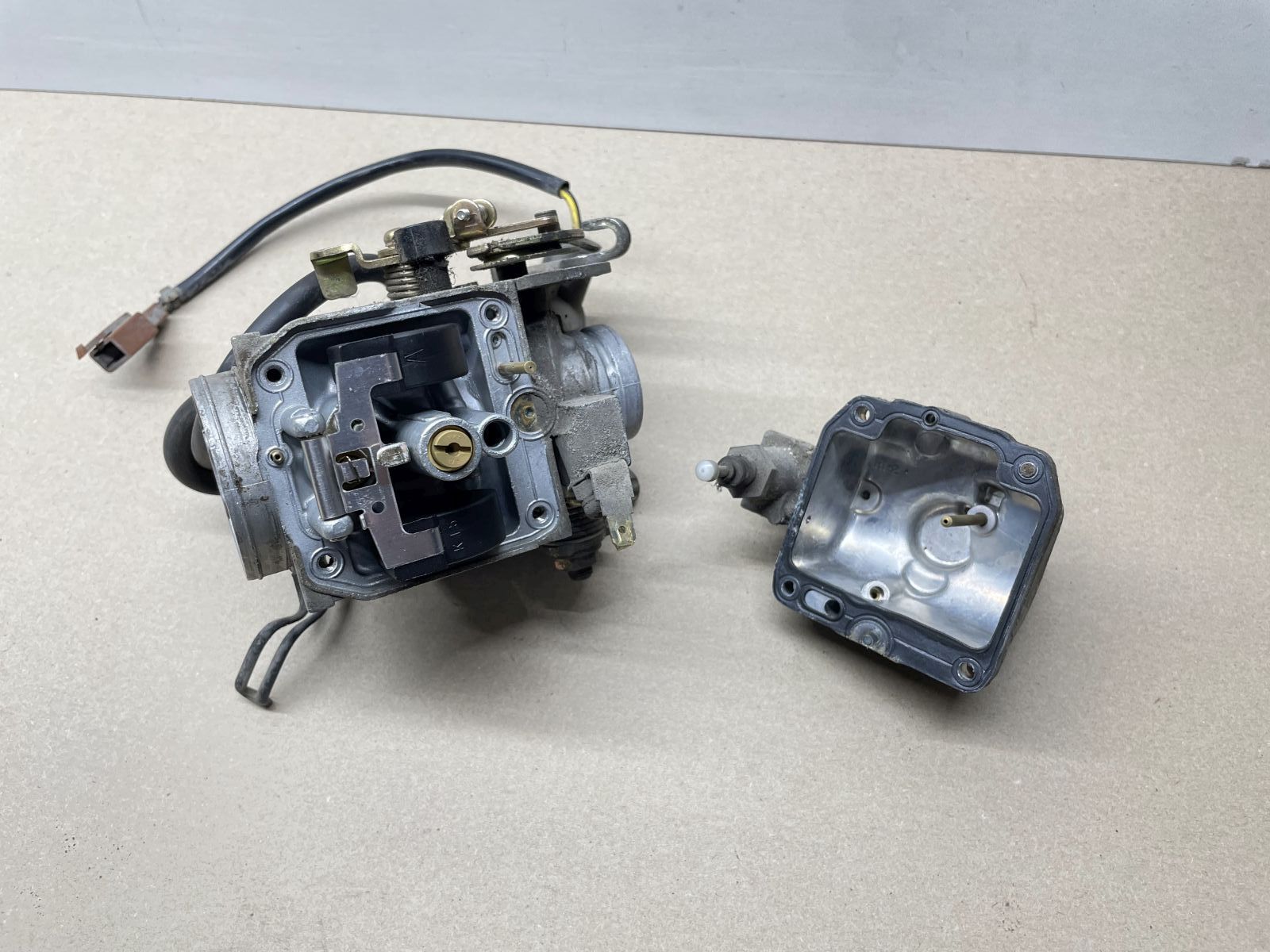 Suzuki AN 125 - ORIGINAL Mikuni Vergaser  (77)