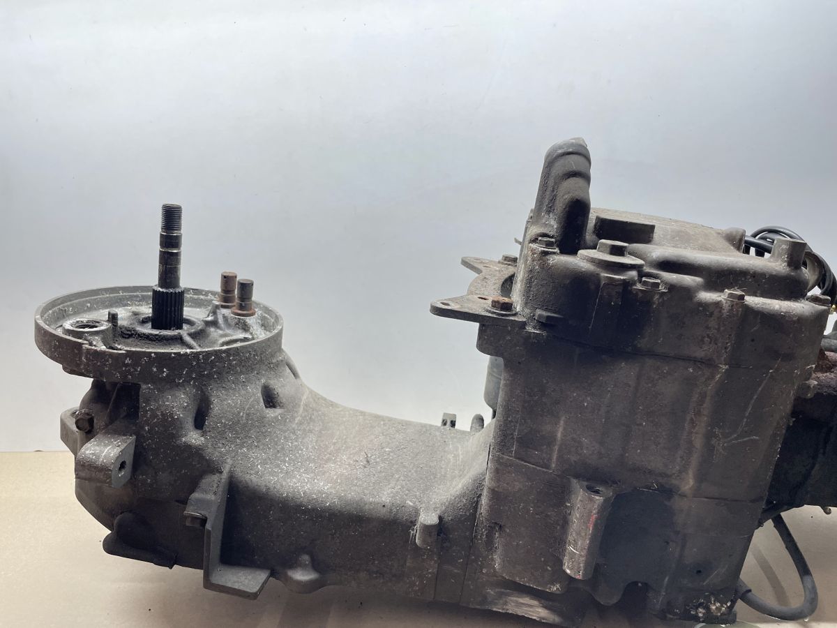 Piaggio X9 250 - Motorblock Kurbelwelle Getriebe Zylinder Anlasser engine (75)