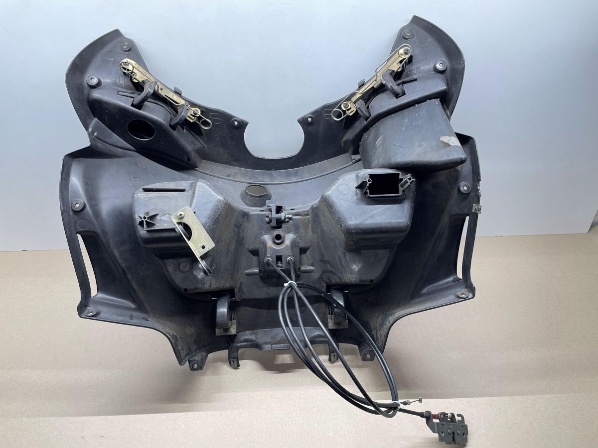 Piaggio X9 250  Beinschild + Sitzbankzug Tankklappenzug Innenraum Abdeckung (75)