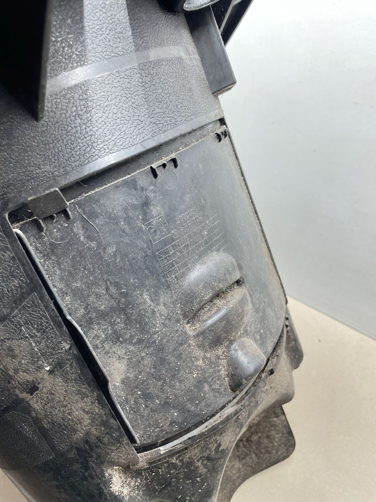 Peugeot New Vivacity 50 2T - original Helmfach Staufach Verkleidung (90)