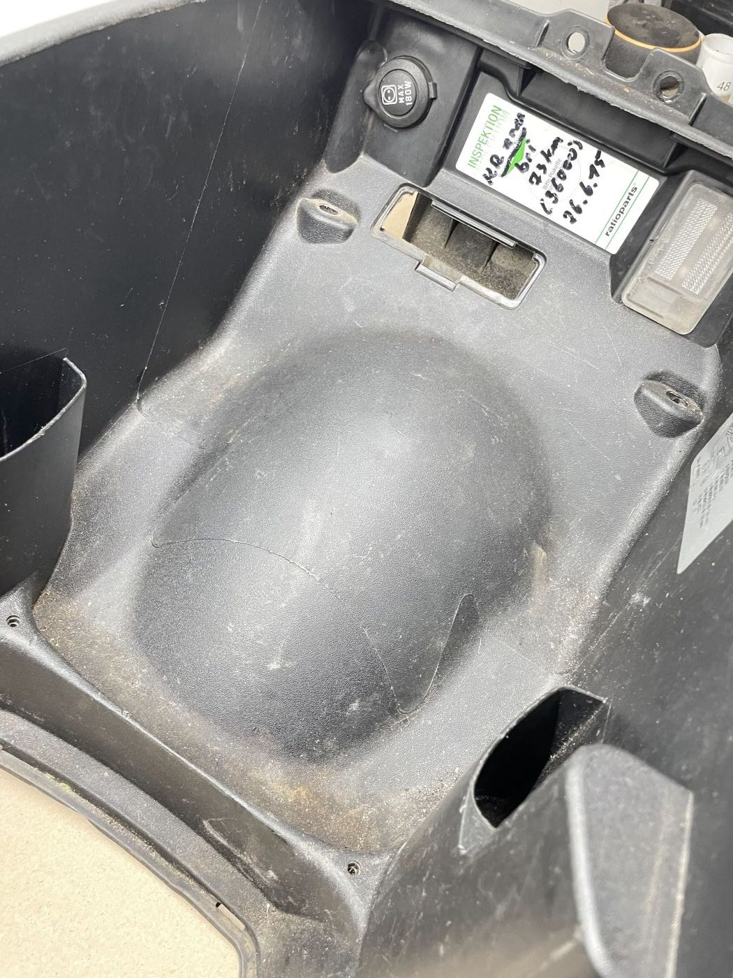 Piaggio Beverly 125 - Helmfach Staufach Verkleidung fairing (110)