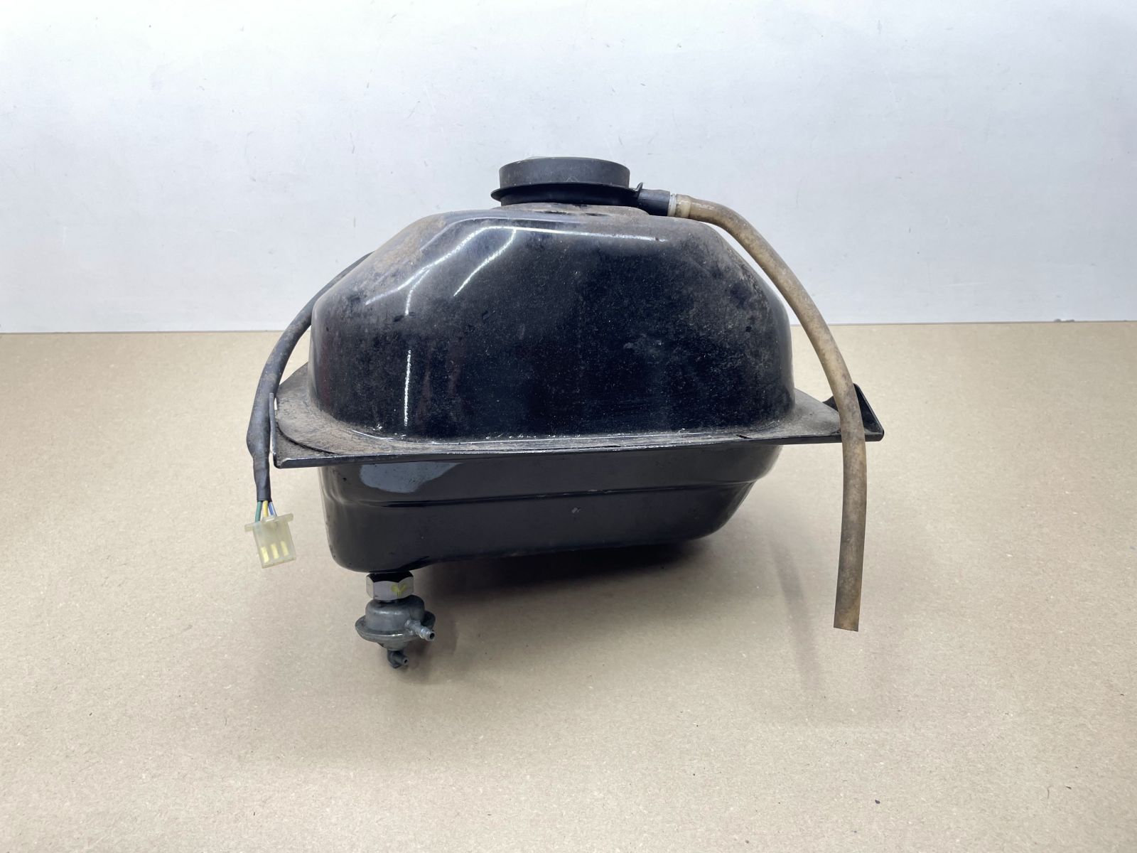 Honda X8R  - Benzintank Kraftstofftank Benzinstandgeber petrol tank Tankdeckel (119)
