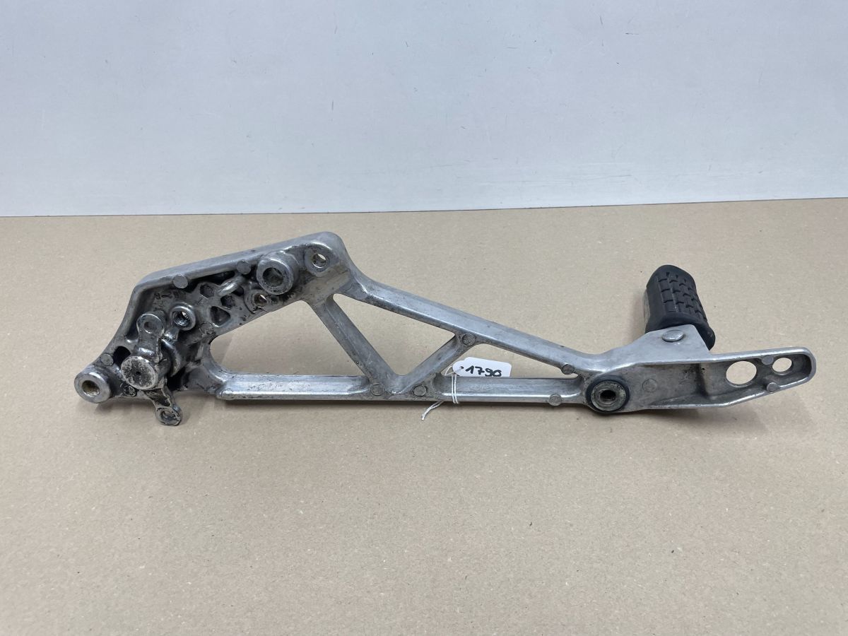 Honda VF 750 F - Fußrastenhalter rechts vorne mit Fußraste footrest (118-6)