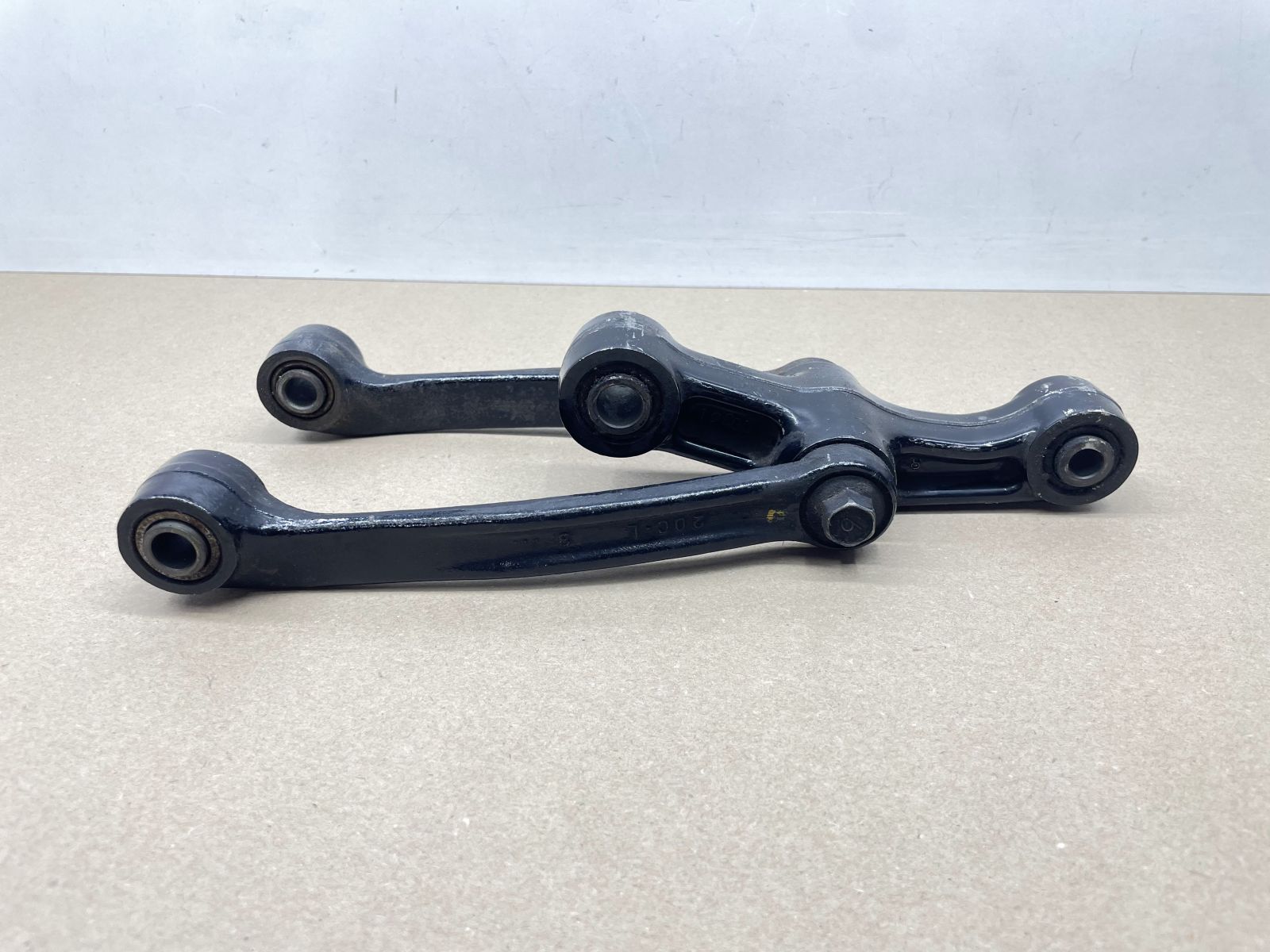 Suzuki GSX 600 F - Federbeinumlenkung Knochen Umlenkung strut linkage (118-24)