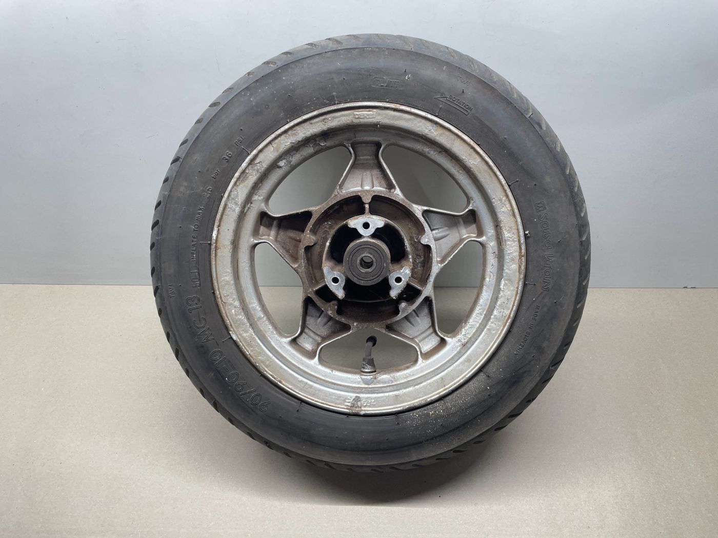Derbi Vamos 50 - Vorderrad Reifen Felge vorne wheel (102-16)