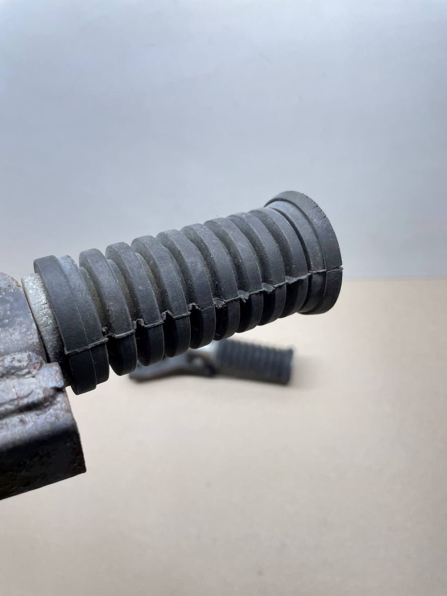 Itteco Shark TR50 - original Fußrasten Fußablage Sozius Beifahrer  (72-1)