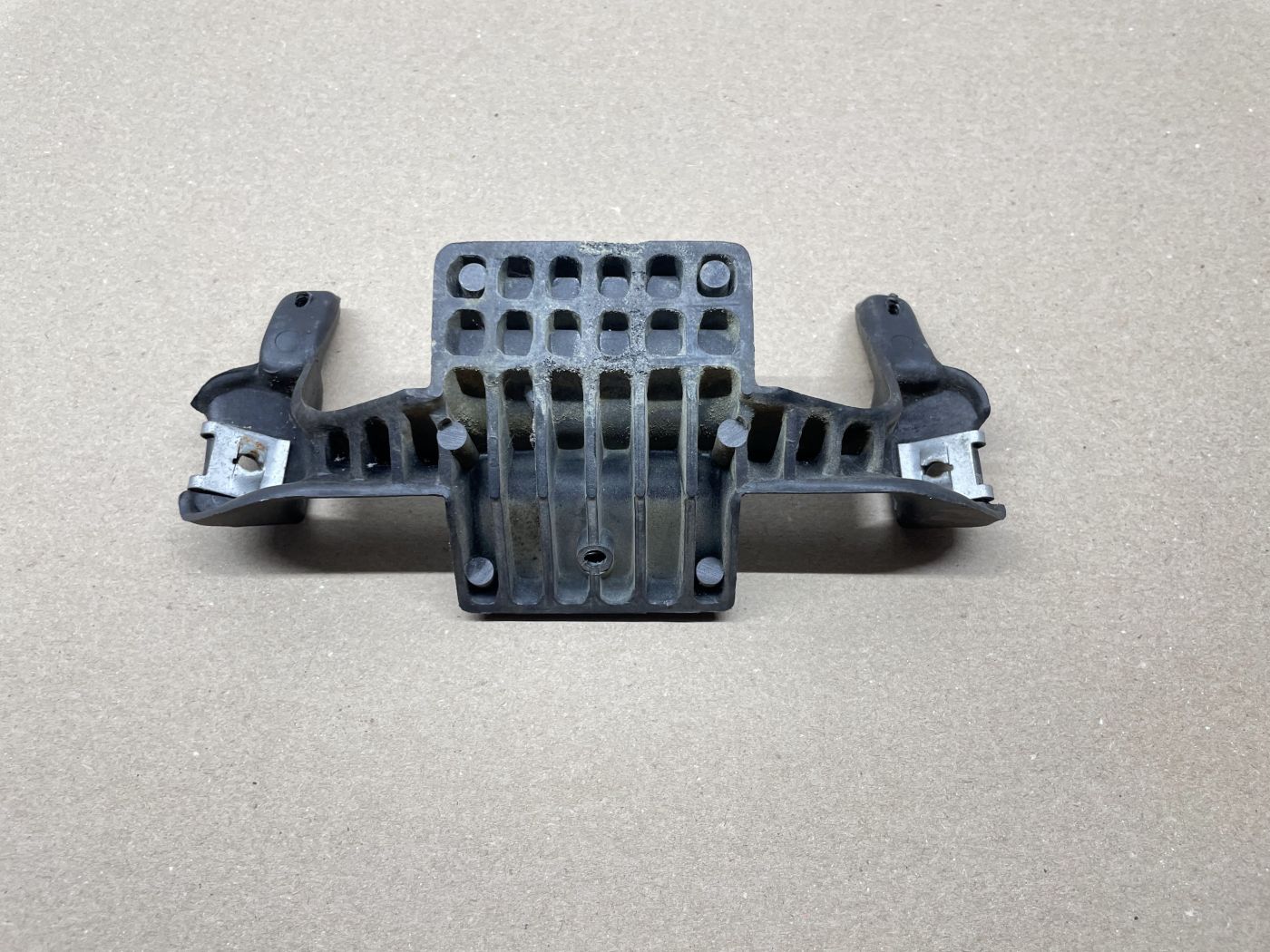 Aprilia Leonardo 125 -  Heckhalter Halterung Abdeckung Verkleidung  (109-1)