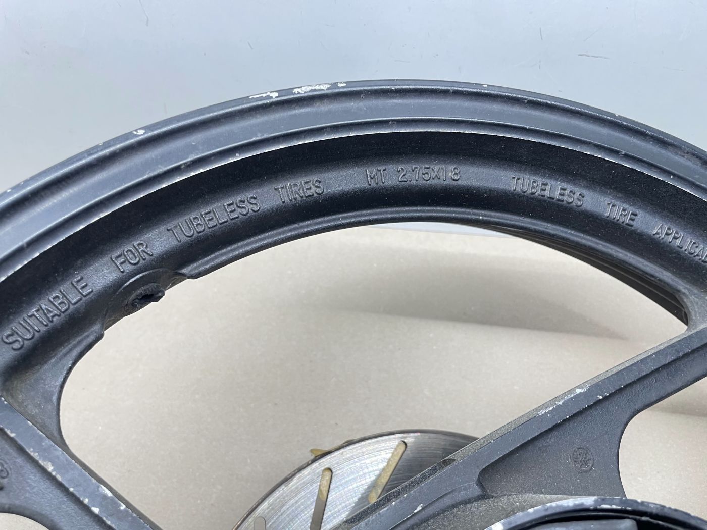 Yamaha FZ 400 FZ 600 - Felge hinten 18 X 2.75 R-37 Hinterrad Reifen Felge (118-V)