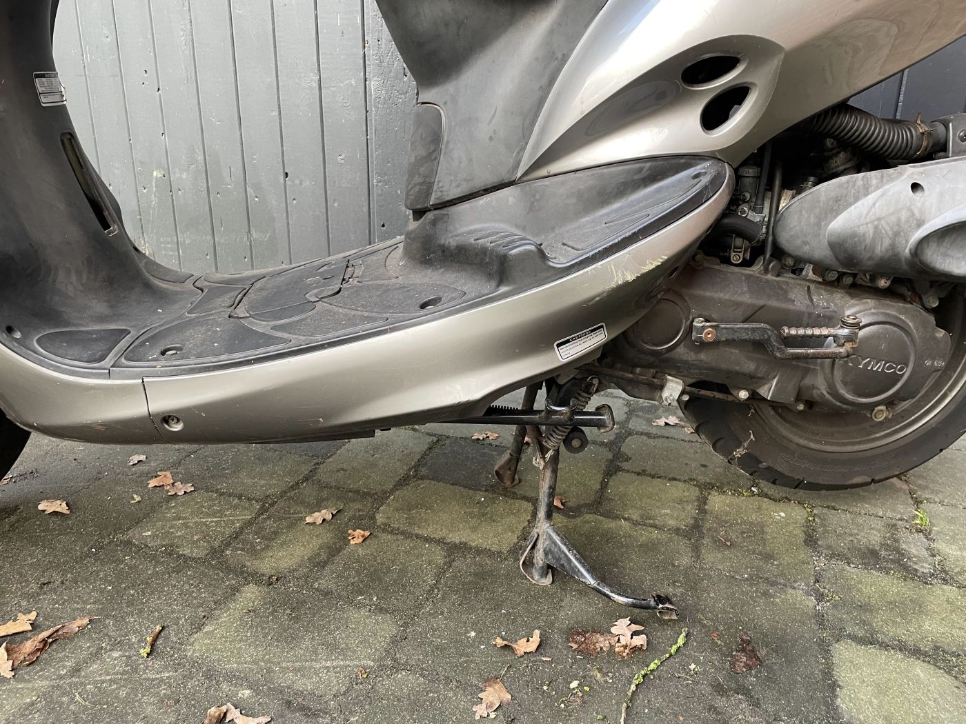 Kymco Vitality 2T - Verkleidung unten links Seitenteil Abdeckung fairing  (108)