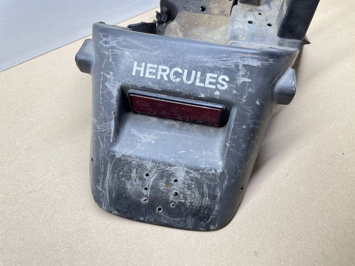 Hercules Splinter / Peugeot Speedake - Spritzschutz hi. Kennzeichenhalter (81)