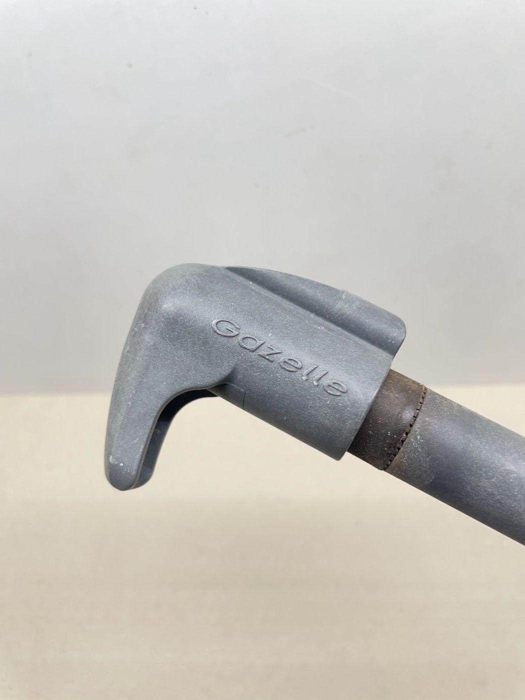 Gazelle E-Bike Orange Innergy - ORIGINAL Luftpumpe Gepäckträger (103)