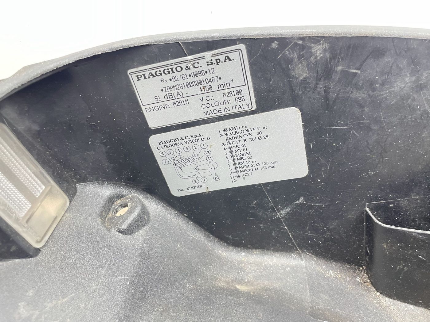 Piaggio Beverly 125 - Helmfach Staufach Verkleidung fairing (110)