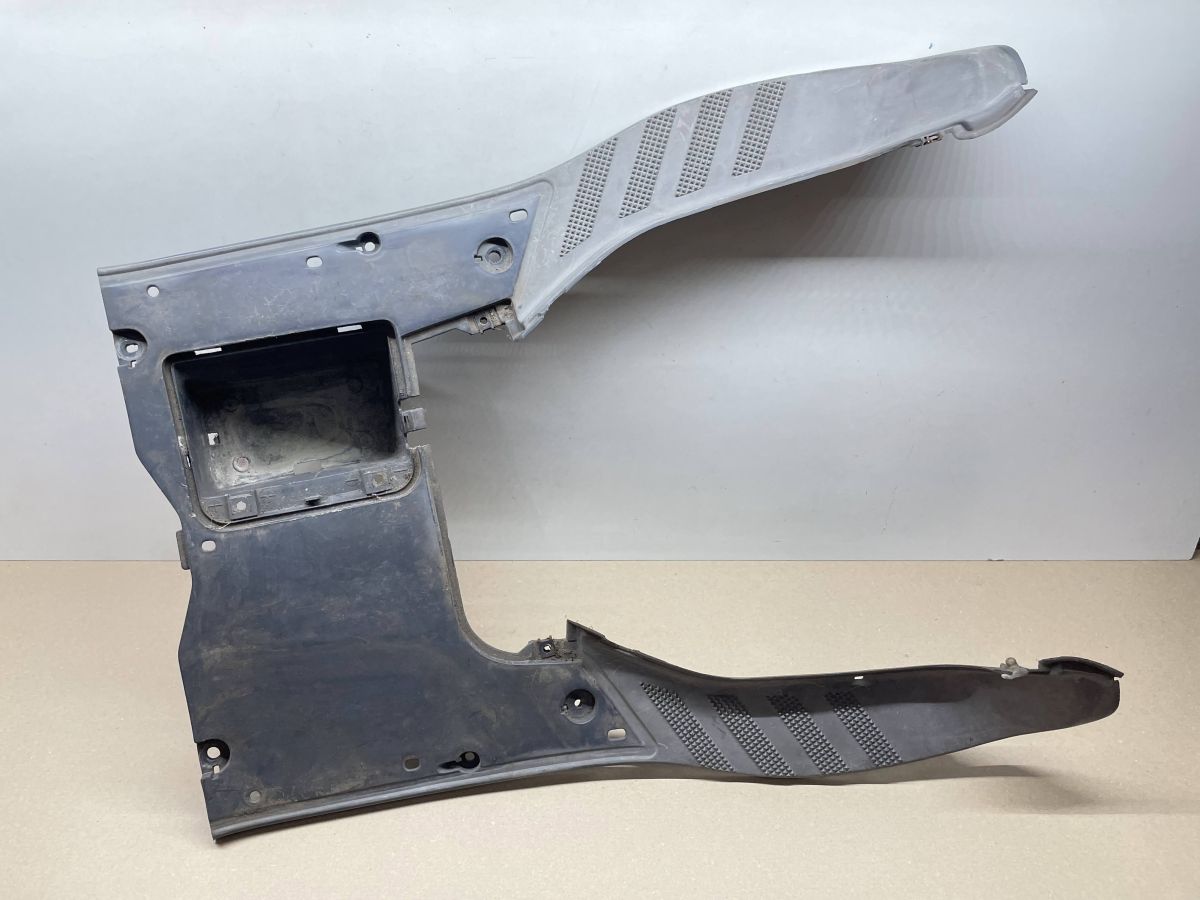 Yamaha Cygnus XC 125 - Trittbrett Fußablage Abdeckung Verkleidung (74)