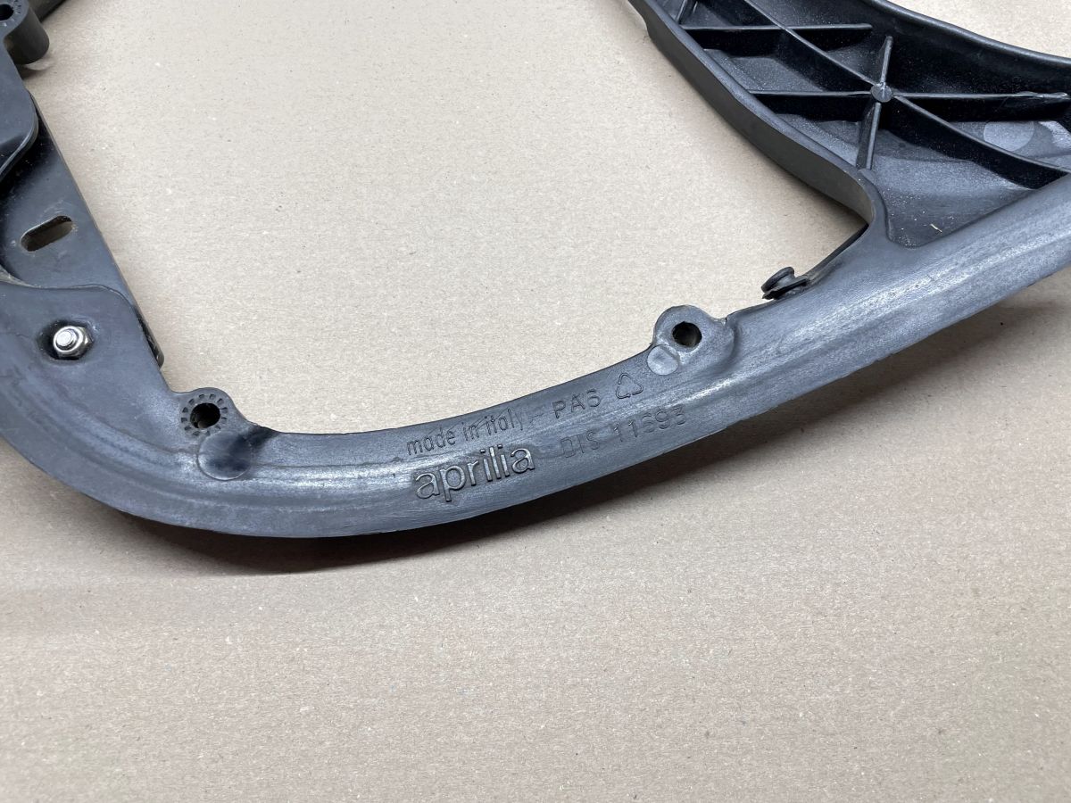 Aprilia Gulliver 50 - Rahmen Heckklappe Abdeckung Helmfach (76)