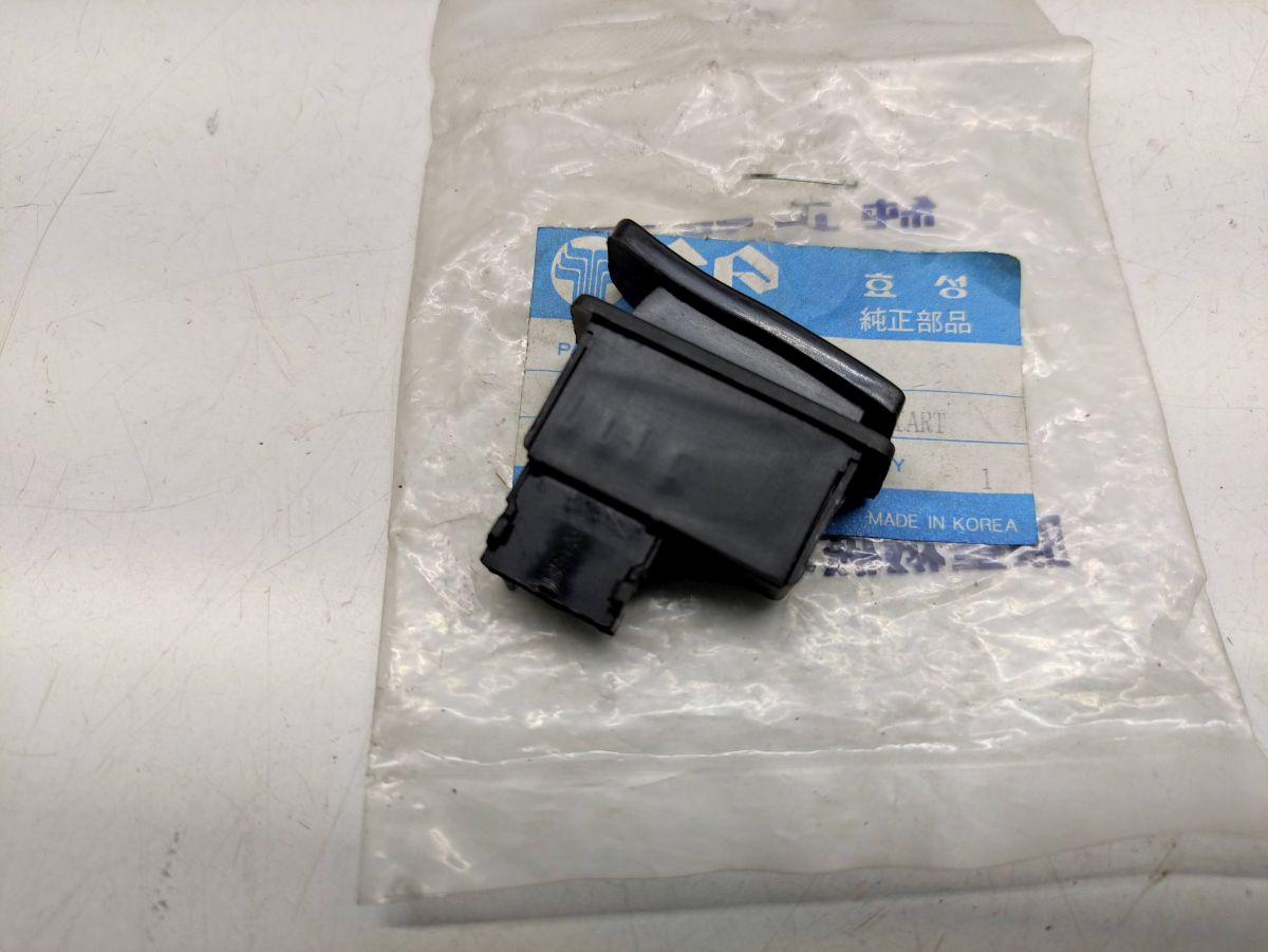 Hyosung GPS 125 Hyper - original E-Start Schalter Knopf NEU ! -- (38-5)