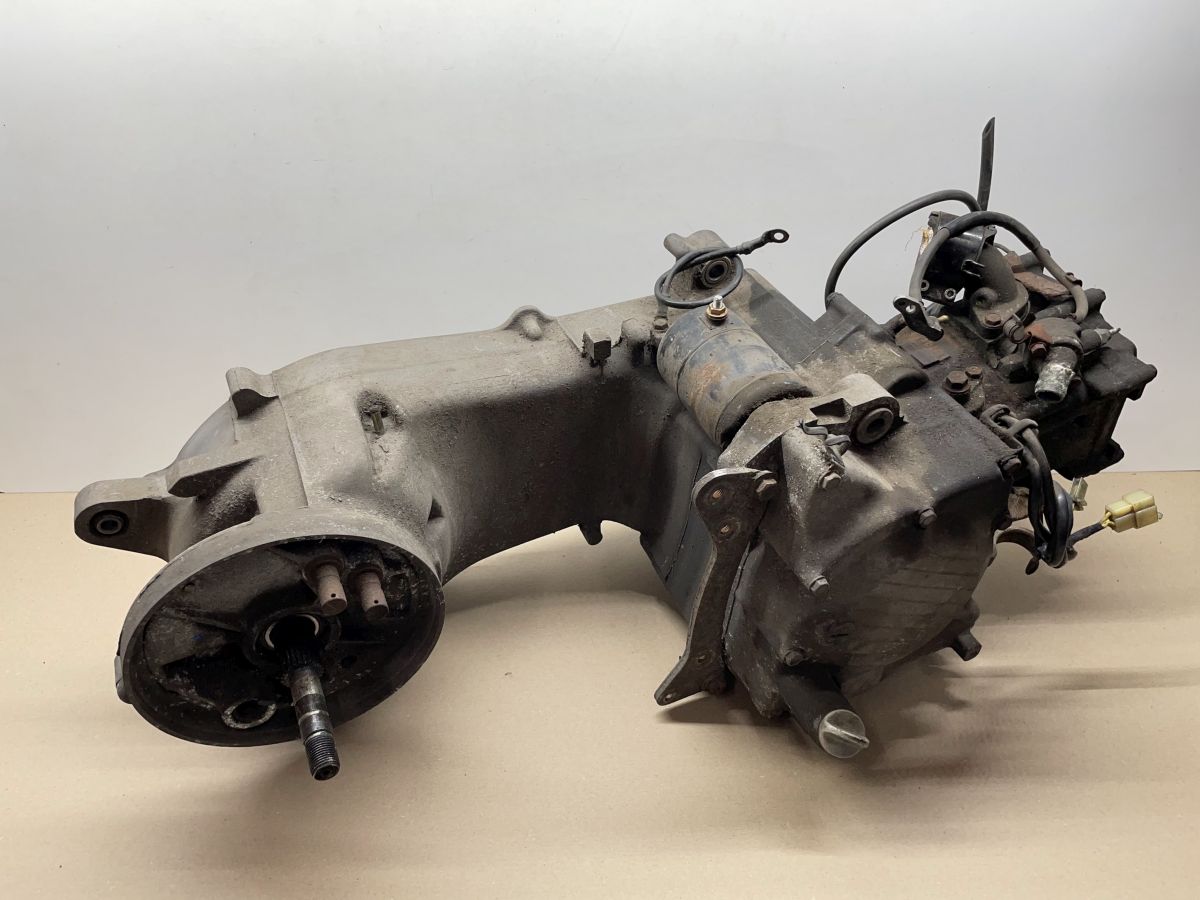 Piaggio X9 250 - Motorblock Kurbelwelle Getriebe Zylinder Anlasser engine (75)