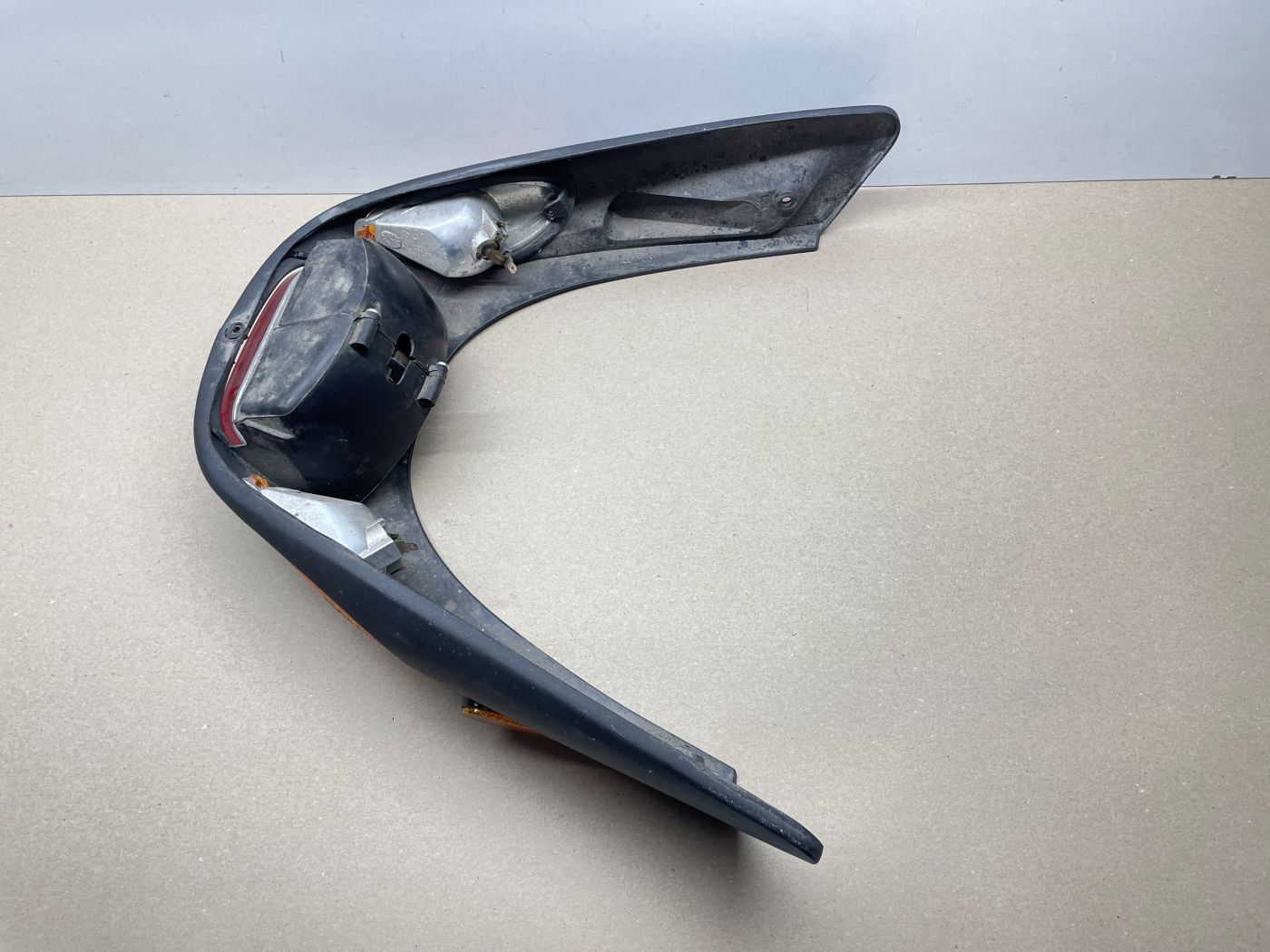 Piaggio NRG MC3  - Rücklicht Blinker Verkleidung hinten Heck Abdeckung  (111)