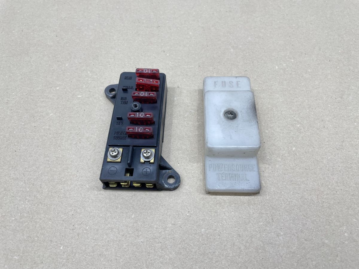 Suzuki GSX 600 F - Sicherungskasten SIcherungsbox fusebox  (118-18)