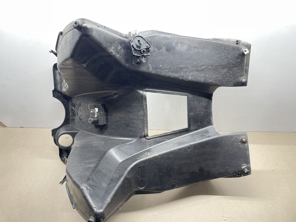 Aprilia SR50 R - Beinschild Innenraum Verkleidung Abdeckung (93)