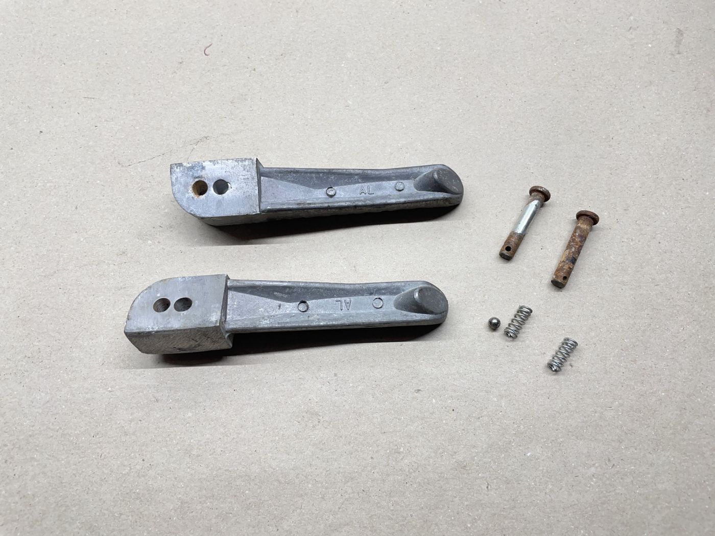 Ering / Baotian BT49QT-7 original Fußraste links rechts Fußablage  (102-14)