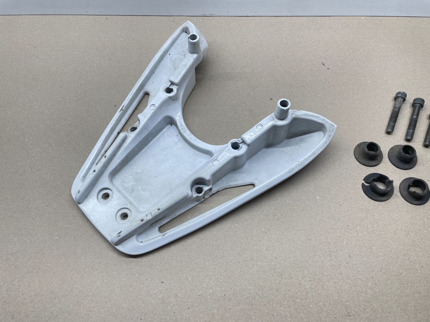 Longjia LJ125T-A Raptor - original Gepäckträger Topcase Koffer Halterung  (109-2)