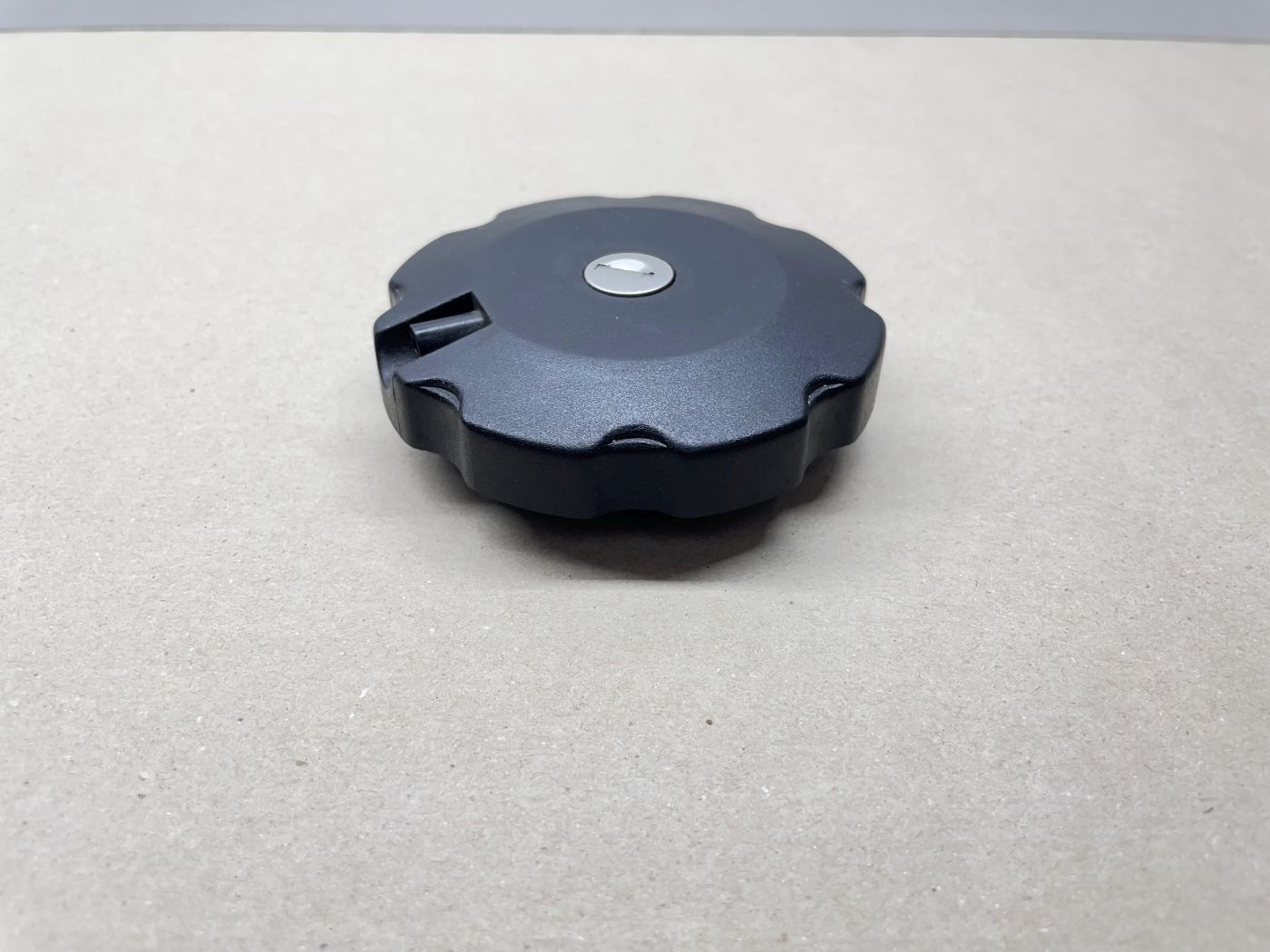 Tankdeckel o. Schlüssel NOS  -  Honda MTX 50 80 R SH (39-72R)