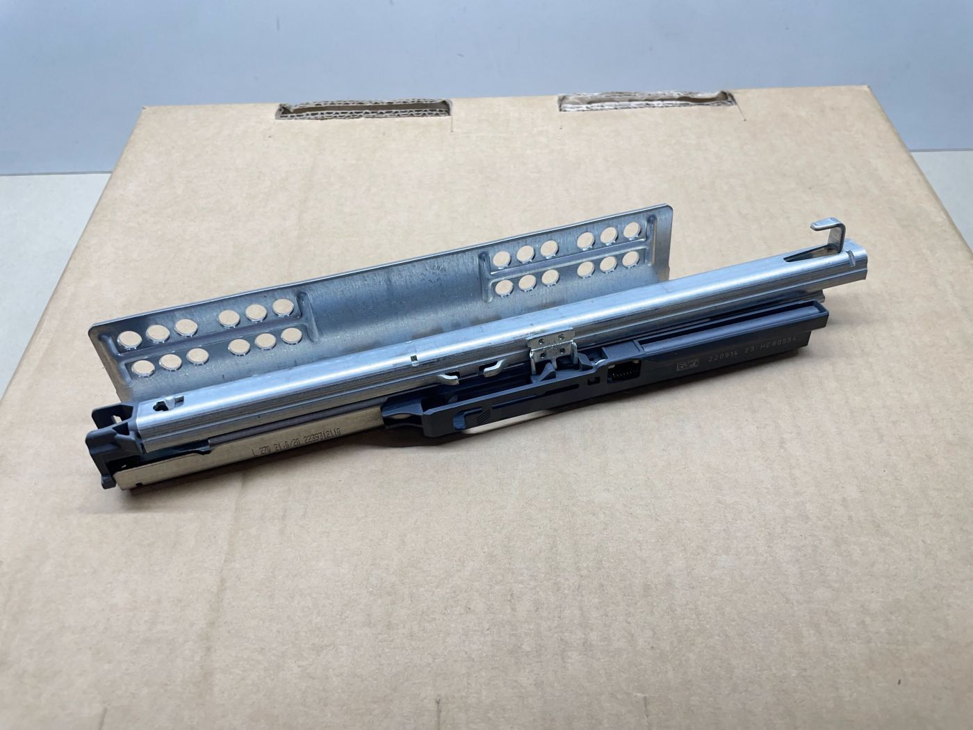 1x Hettich Vollauszug LINKS Quadro V6 YOU M (30 kg) mit Silent System 270 mm EB21