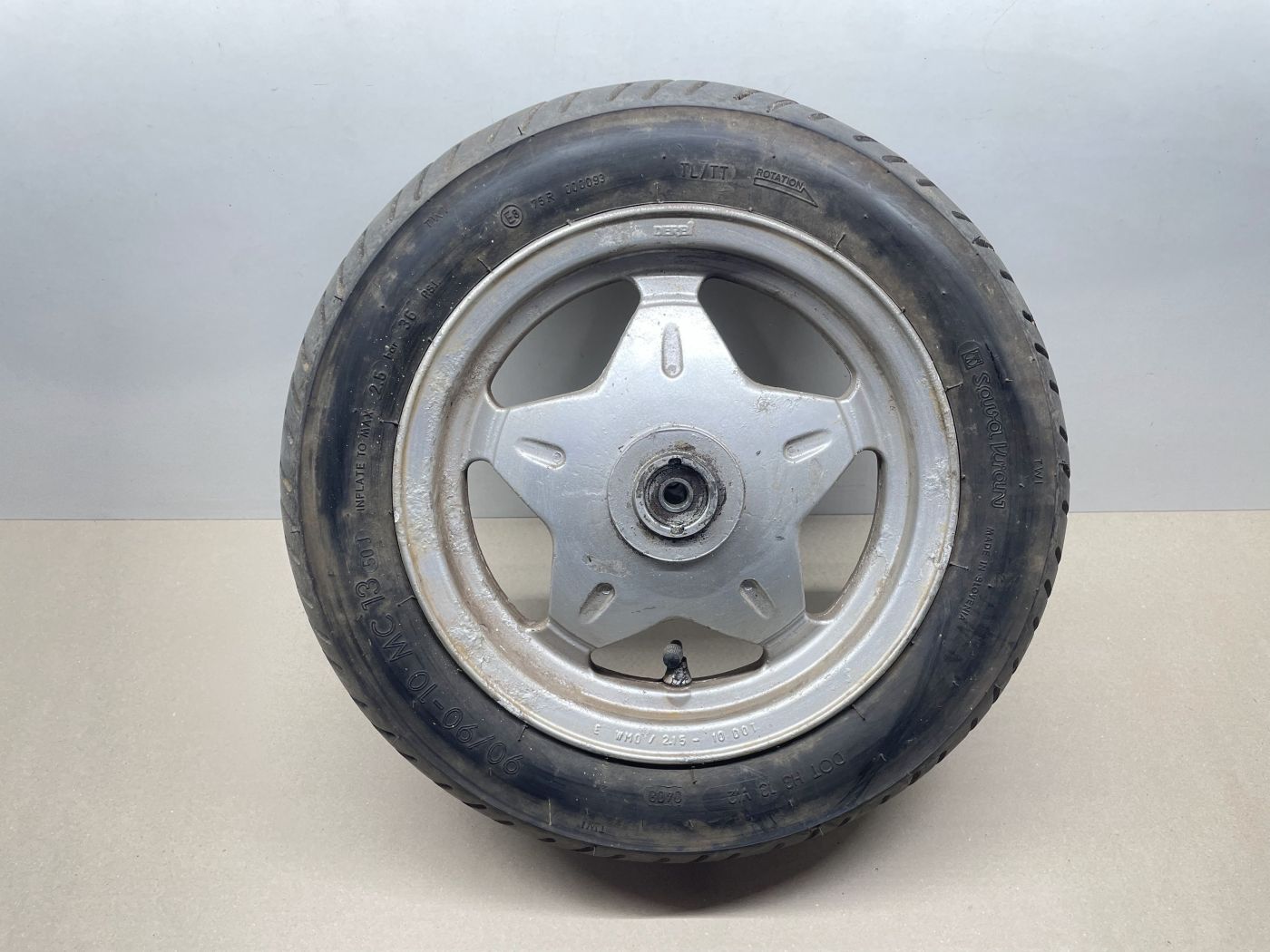 Derbi Vamos 50 - Vorderrad Reifen Felge vorne wheel (102-16)