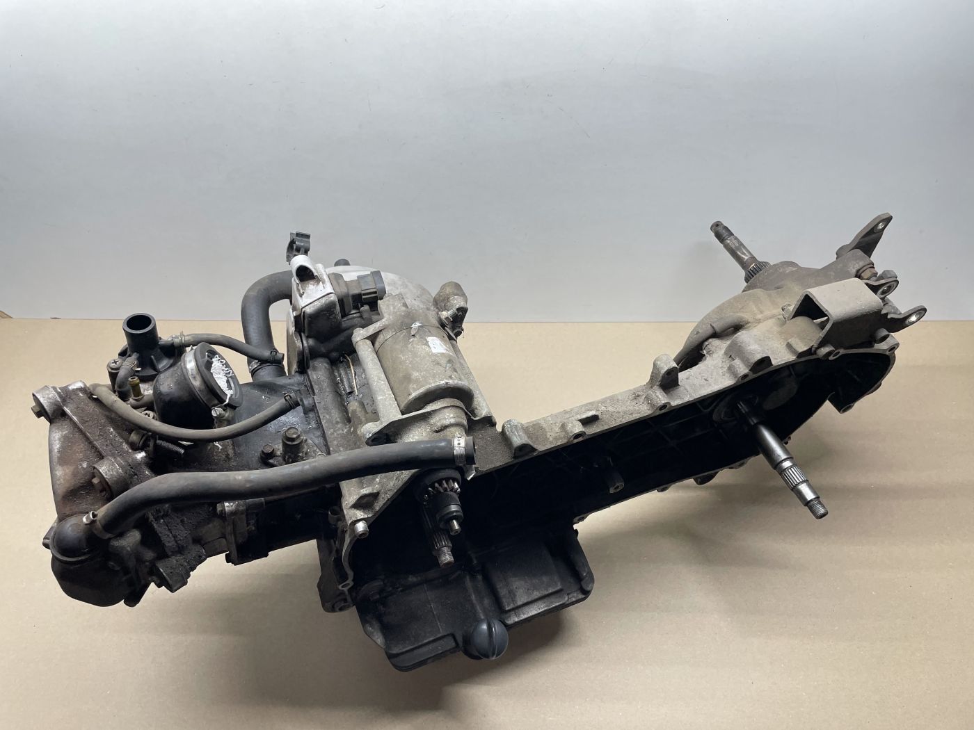 Piaggio Beverly 125 - Motorblock Kurbelwelle Getriebe Zylinder Anlasser engine (110)