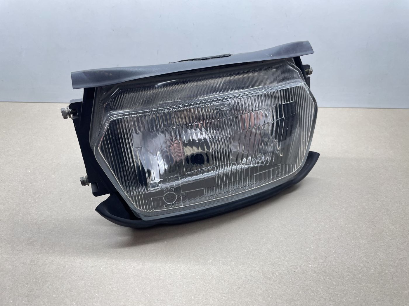 Suzuki GSX 600 F - Scheinwerfer Koito Licht Lampe vorne headlight (118-1)