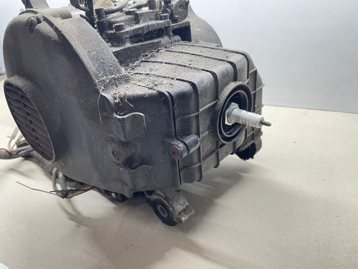 Derbi Vamos 50 - Motorblock Zylinder Getriebe Kurbelwelle engine (102-16)