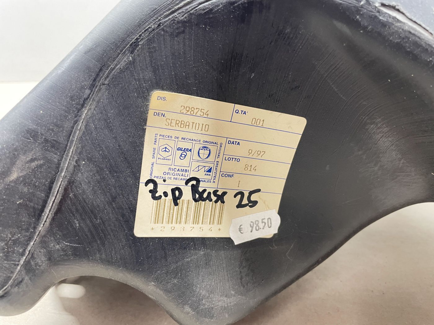 Piaggio Zip Base - original Benzintank NOS NEU Kraftstofftank petrol tank (105)