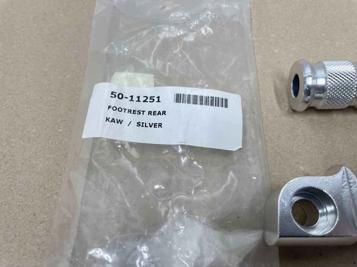 Fußrasten Satz ALU hinten rund - Kawasaki ZXR ZZR GPX GPZ ZX ER 5  (118-9)