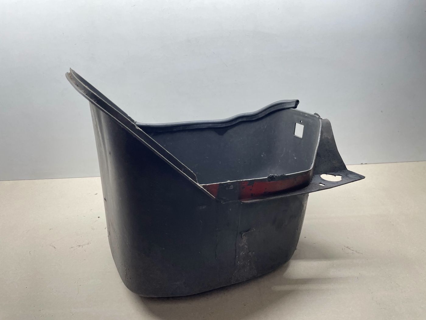 Derbi Vamos 50 - original Helmfach Staufach  (102-16)