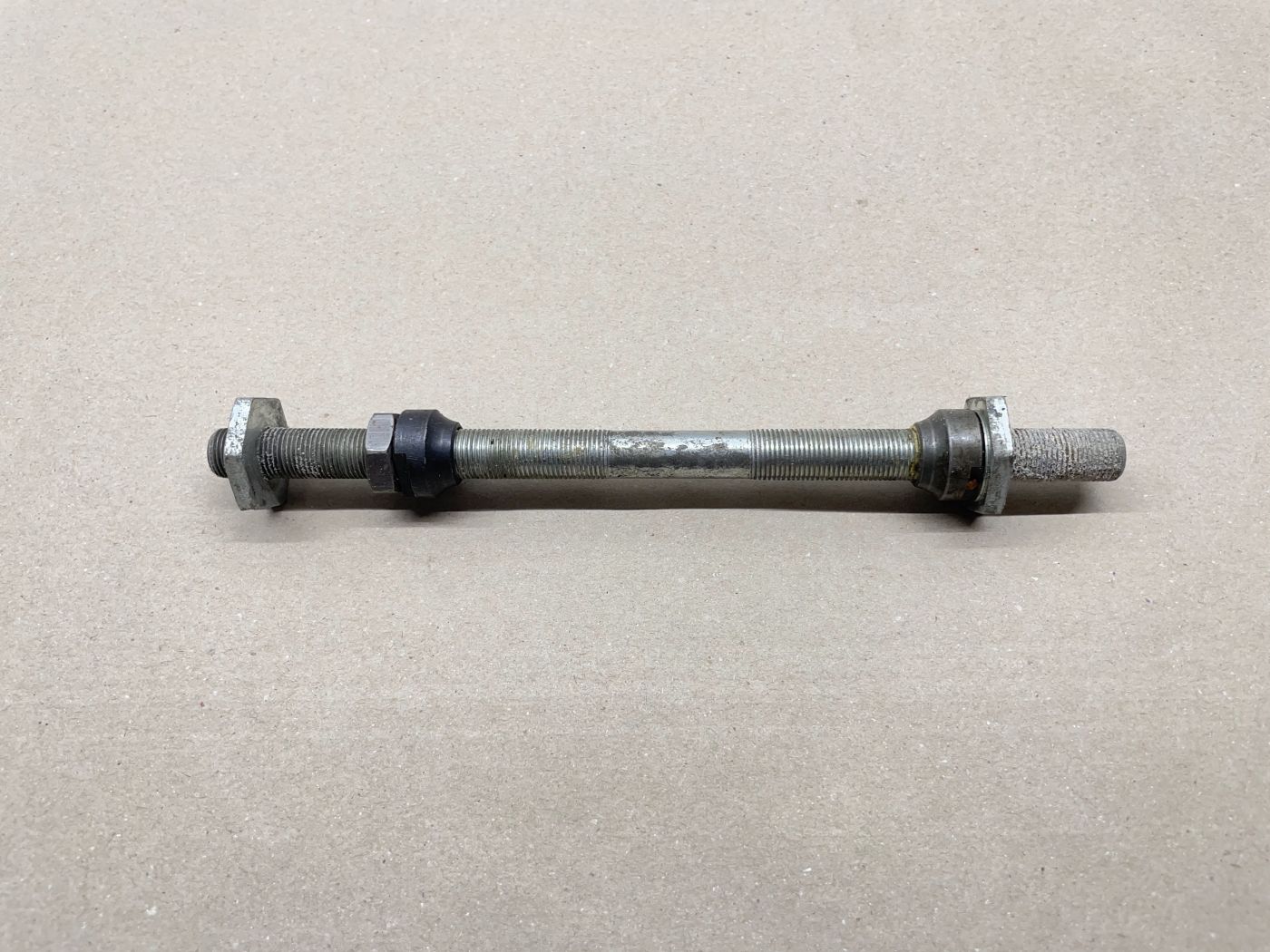 Kynast Mofa ? Hinterradachse 190mm NOS Mutter Konus Europa KML   (39-48R)