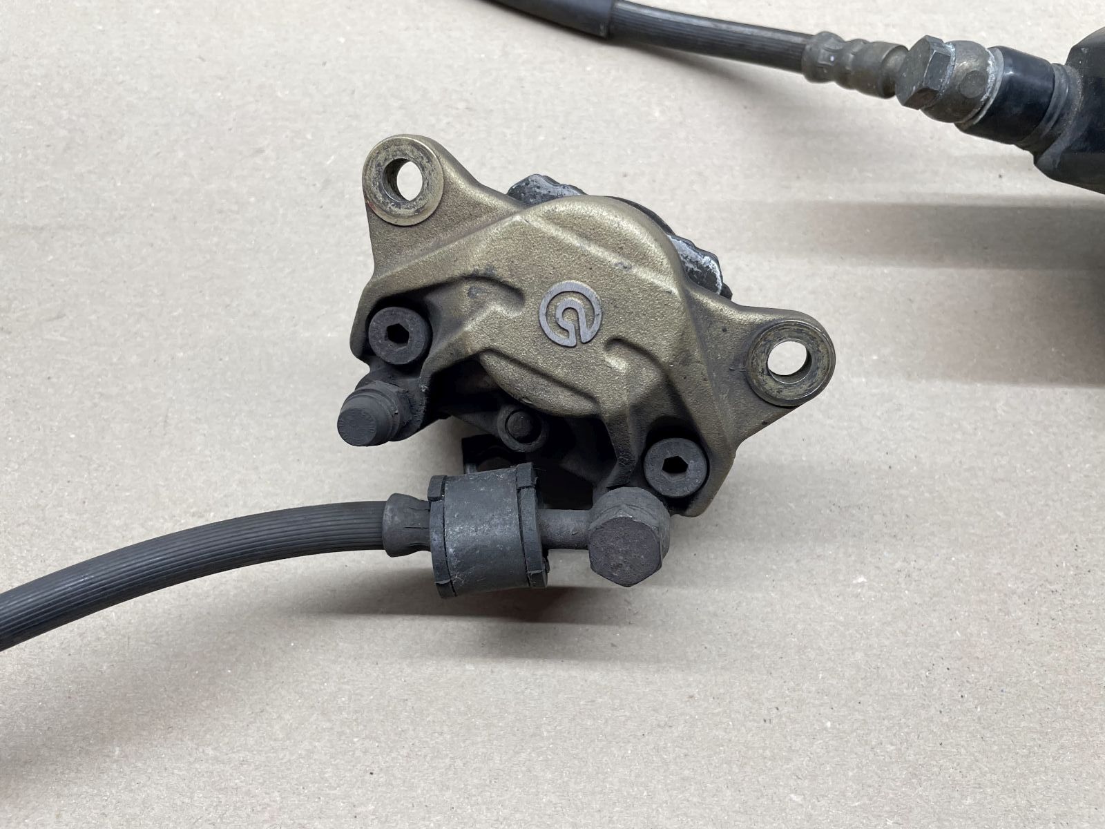 Piaggio X9 250 - Bremse vorne rechts komplett Bremspumpe Bremszange Leitung (75)