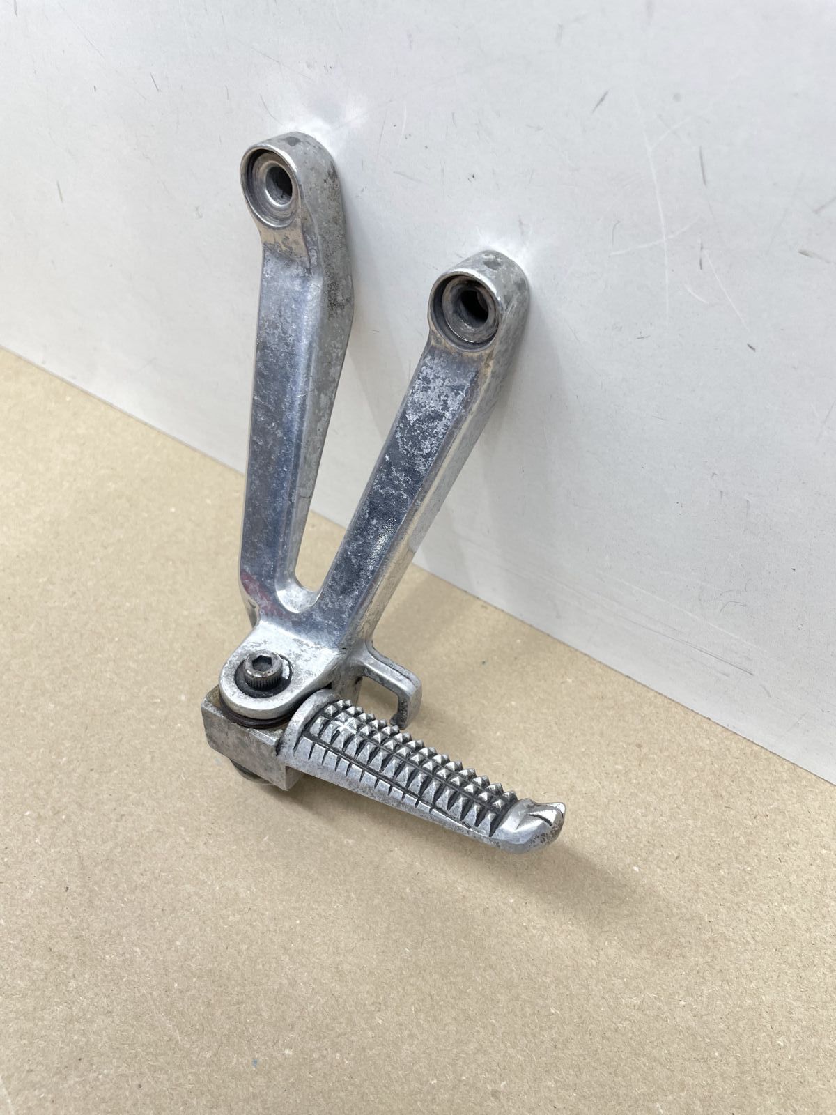 YAMAHA YZF R1 RN01 - Fußrastenanlage links Fußraste footrest (118-26)