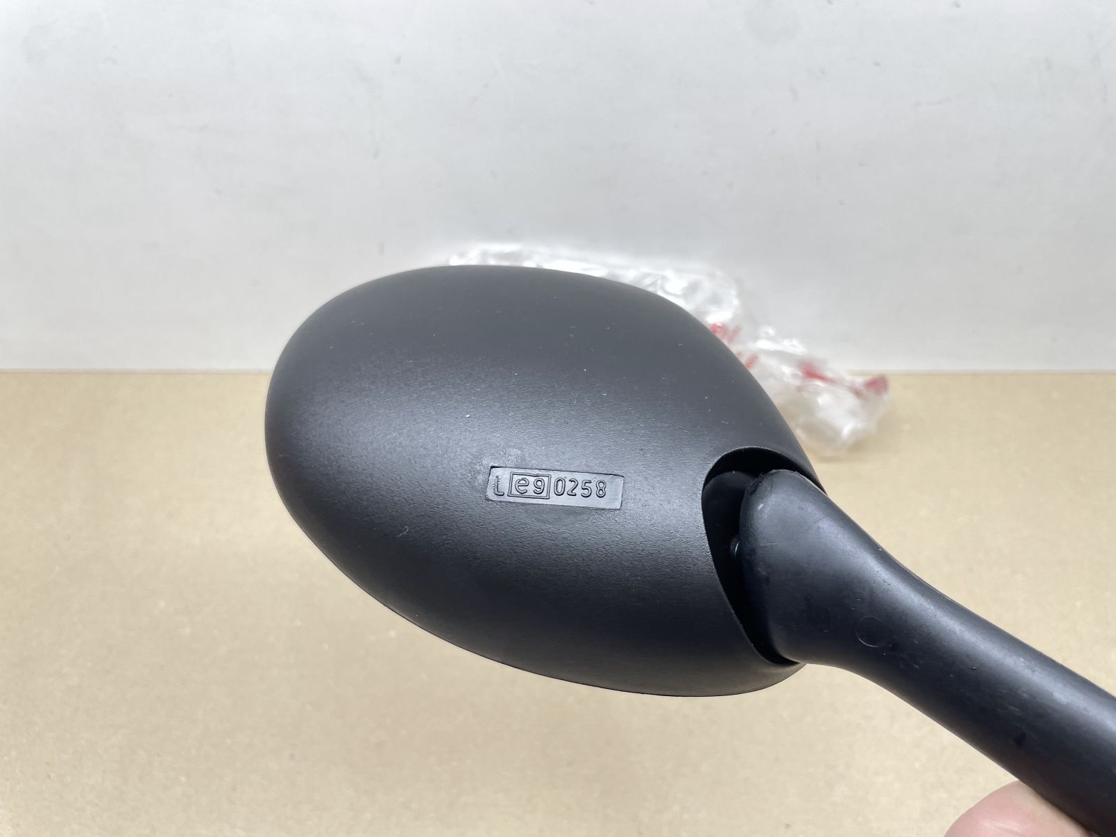 Derbi Vamos 50 - ORIGINAL Spiegel rechts NEU mirror right (118-27)