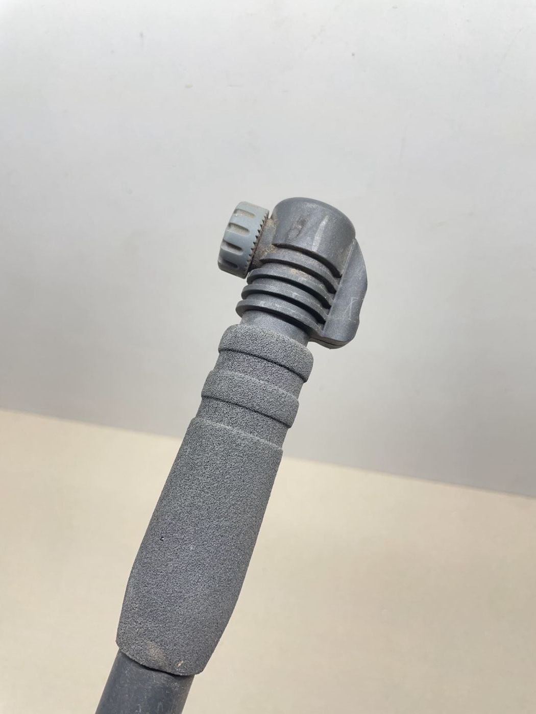 Gazelle E-Bike Orange Innergy - ORIGINAL Luftpumpe Gepäckträger (103)