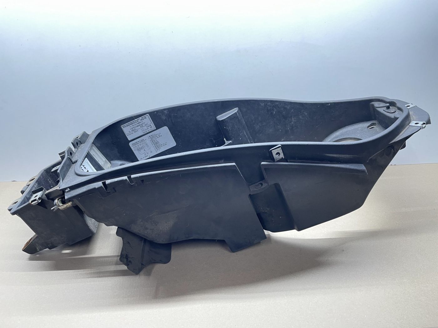 Piaggio Beverly 125 - Helmfach Staufach Verkleidung fairing (110)