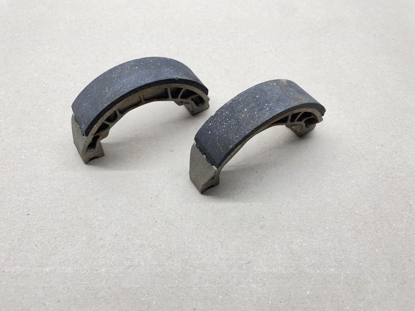 Bremsbacken 105 x 25 NOS Mofa Roller Hercules Zündapp KTM Piaggio Aprilia ? (39-79R)