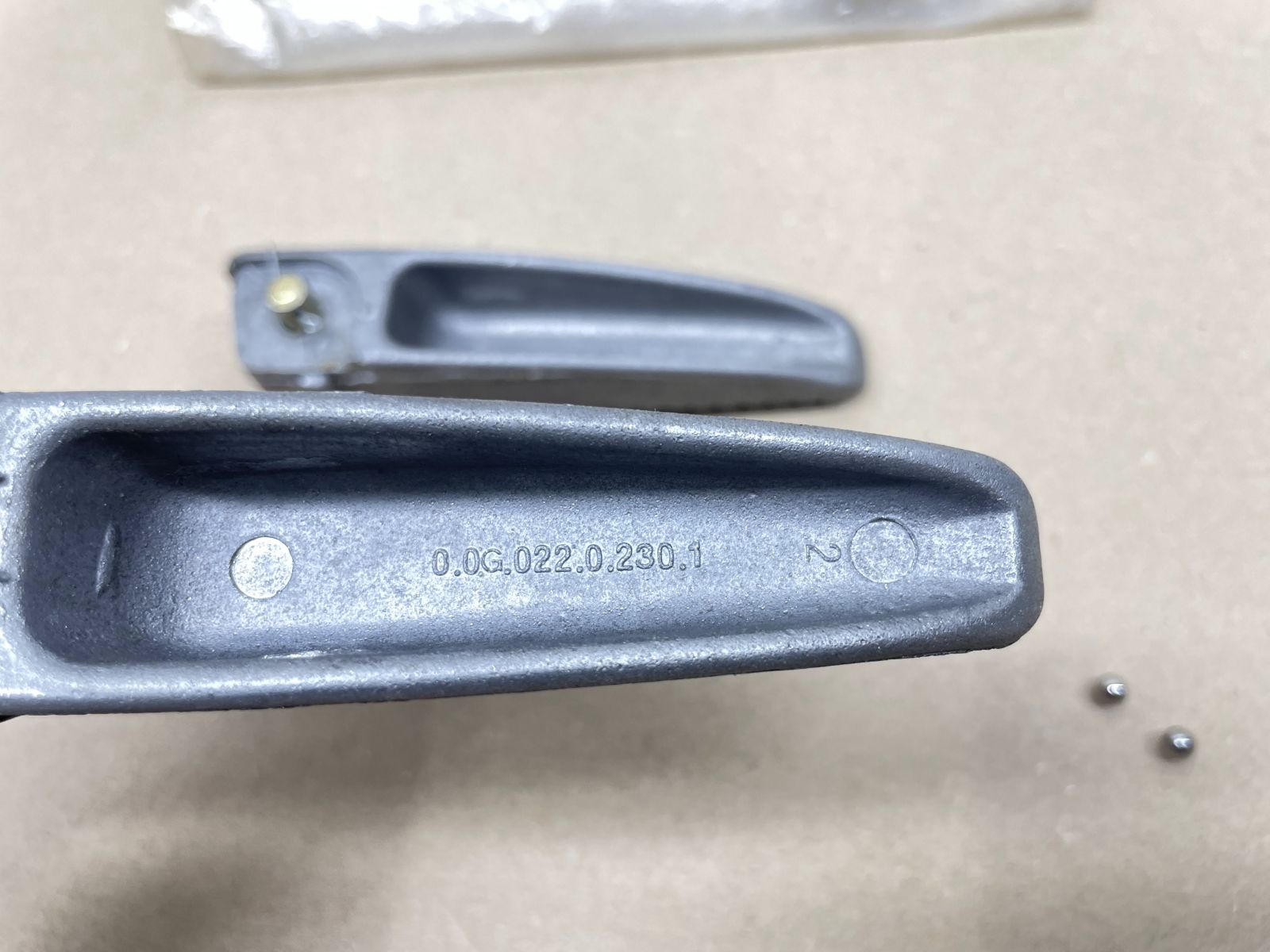 Derbi Paddock Predator Hunter 50 - ORIGINAL Fußrasten links + rechts footrest (118-25)