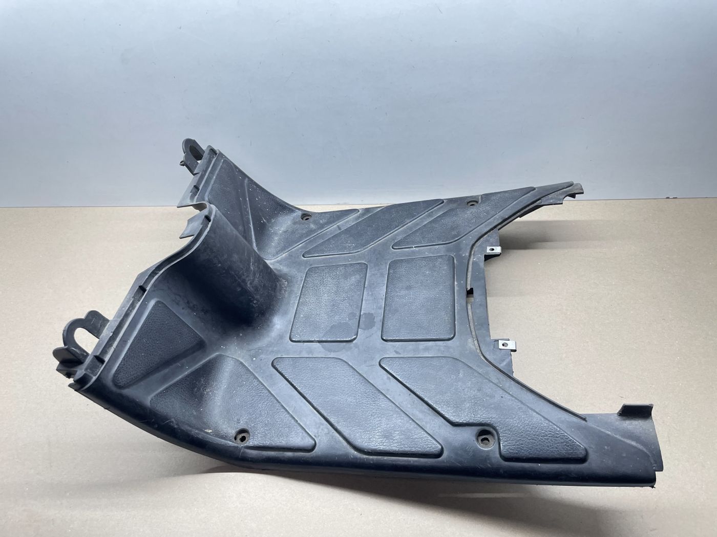 Piaggio NRG MC3  - Trittbrett Fußablage Abdeckung Verkleidung (111)