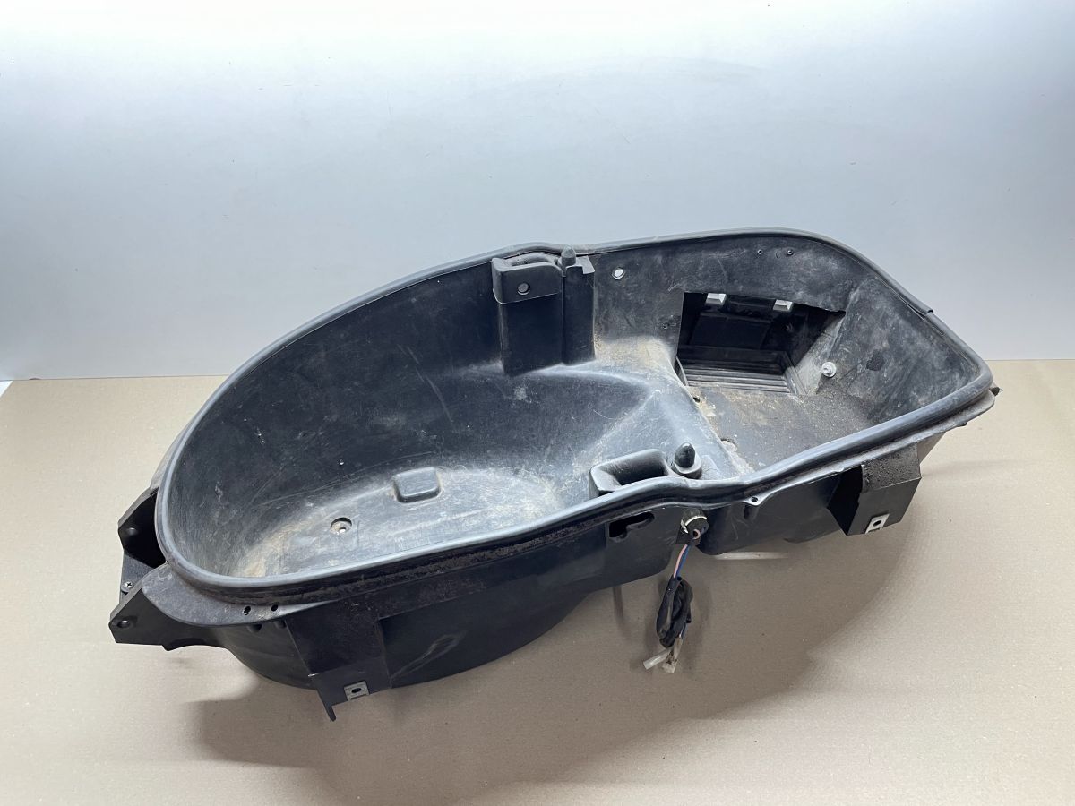 Aprilia Gulliver 50 - Helmfach Staufach Abdeckung Stauraum Verkleidung (76)