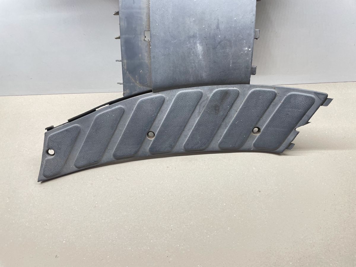 Piaggio Sfera RST 50  - Trittbrett Fußablage Abdeckung Verkleidung (102-7)