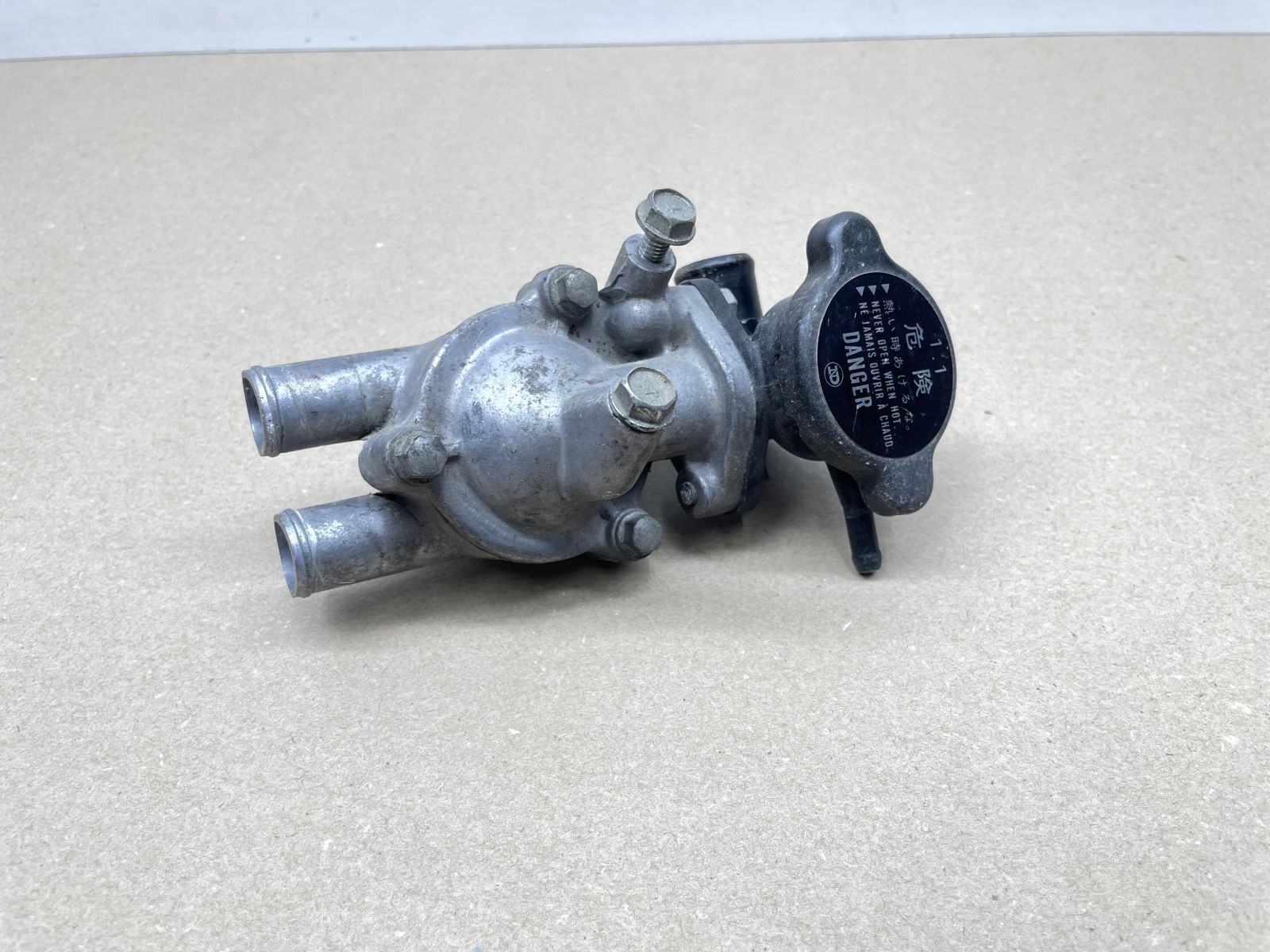Kawasaki GPZ 500 S EX500A - ORIGINAL Thermostatgehäuse + Kühlerthermostat (118-25)