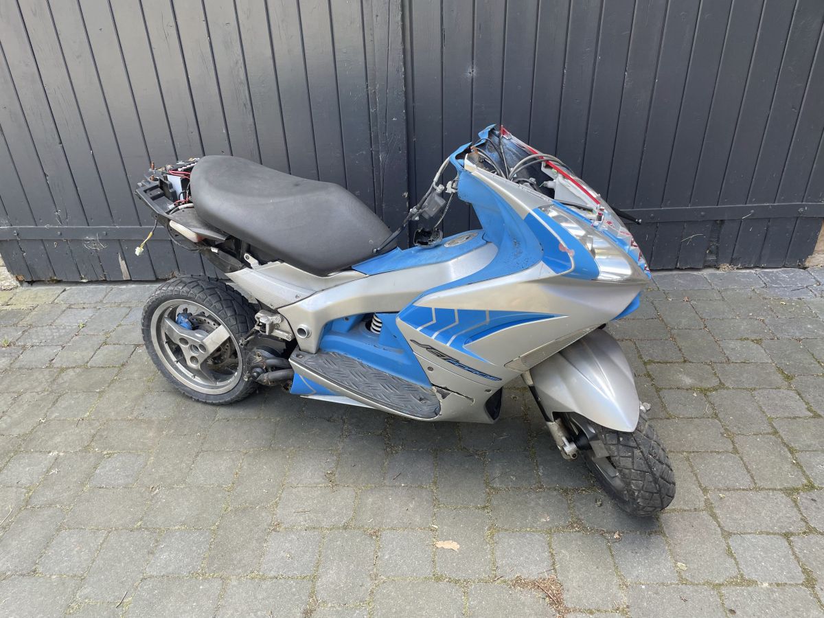 Peugeot JetForce C-Tech 50 Bremse vorne komplett Bremspumpe Bremszange (99-2)