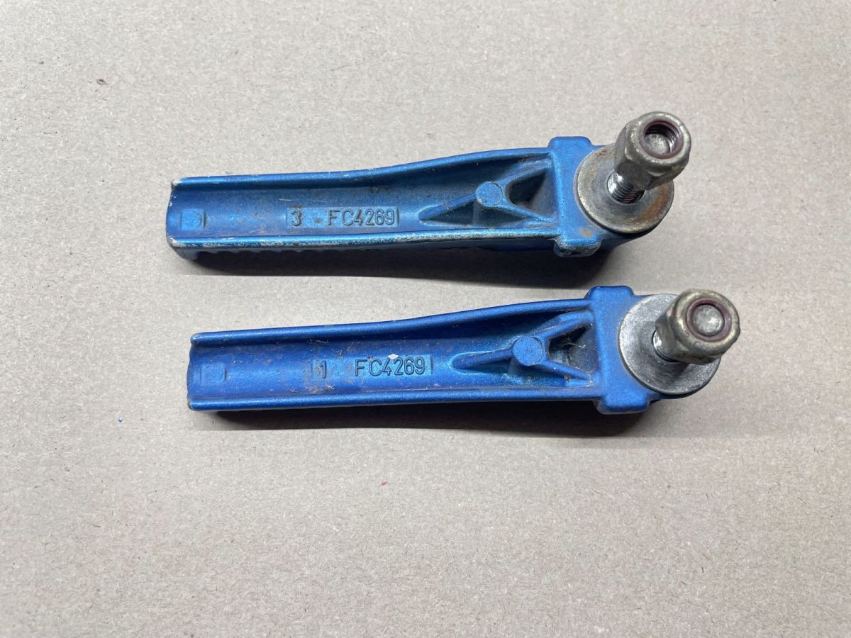 Peugeot TKR Furious 50 - original Fußrasten links und rechts Fußablage (89)